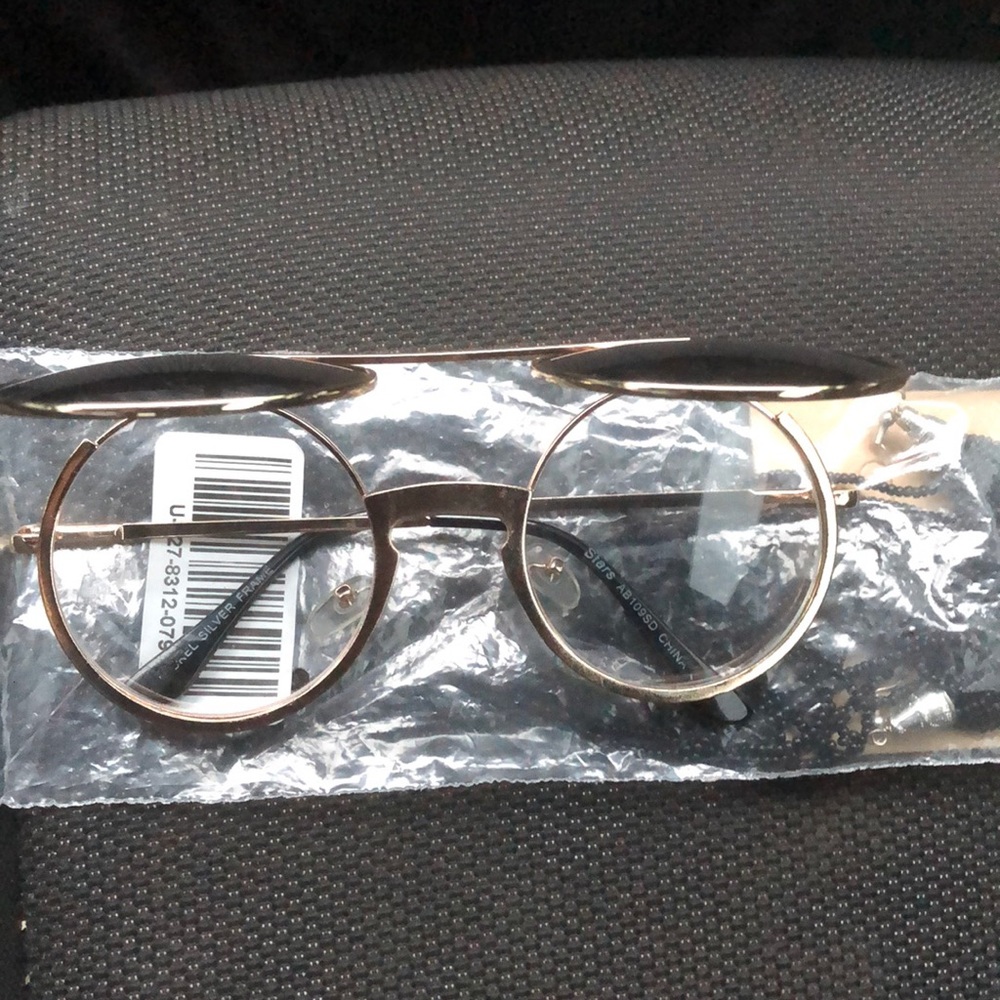 Glasses - Picture 2 of 2
